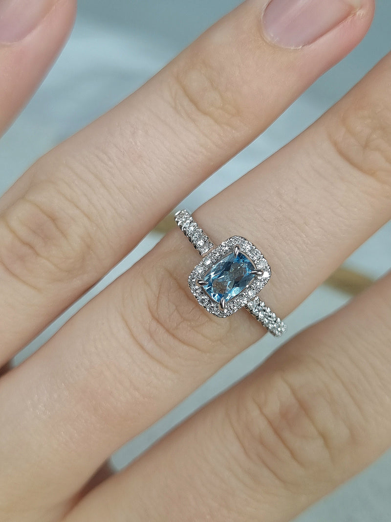 18ct White Gold Aquamarine and Diamond ring