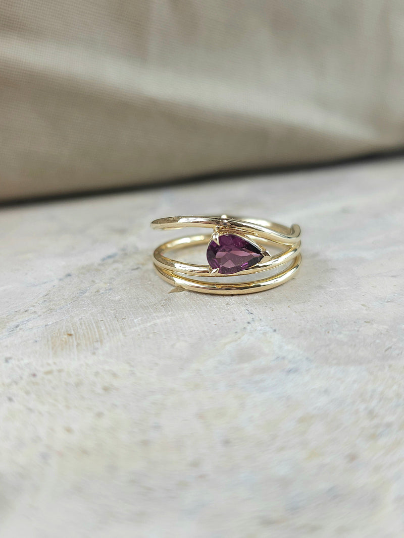 9ct Yellow Gold Rhodolite Garnet ring