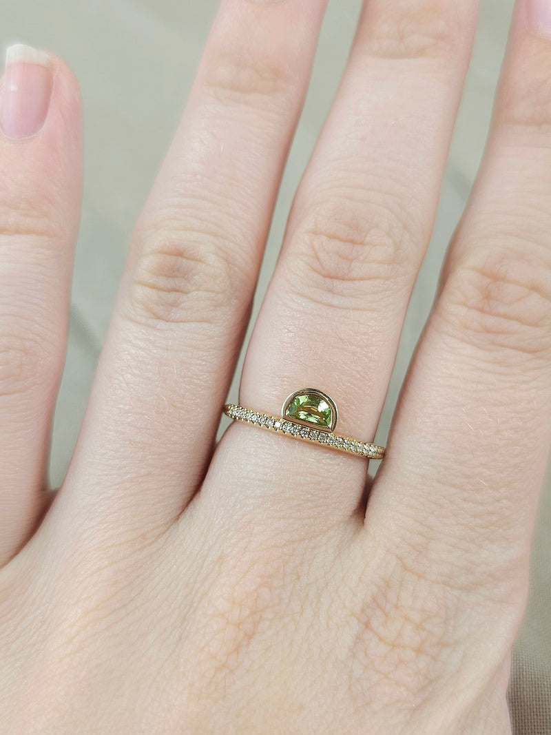 9ct Yellow Gold Peridot and Diamond Ring, 0.27ct centre