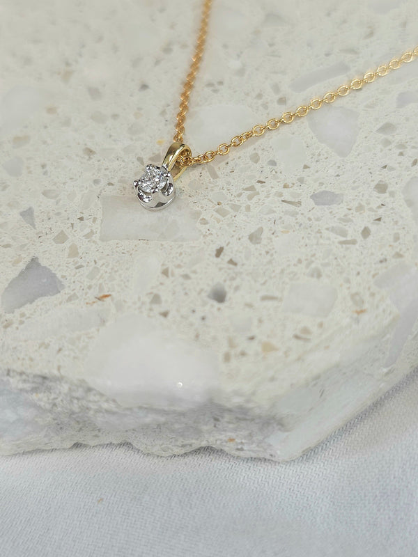 9ct Yellow and White gold Round Diamond pendant, 0.10ct total