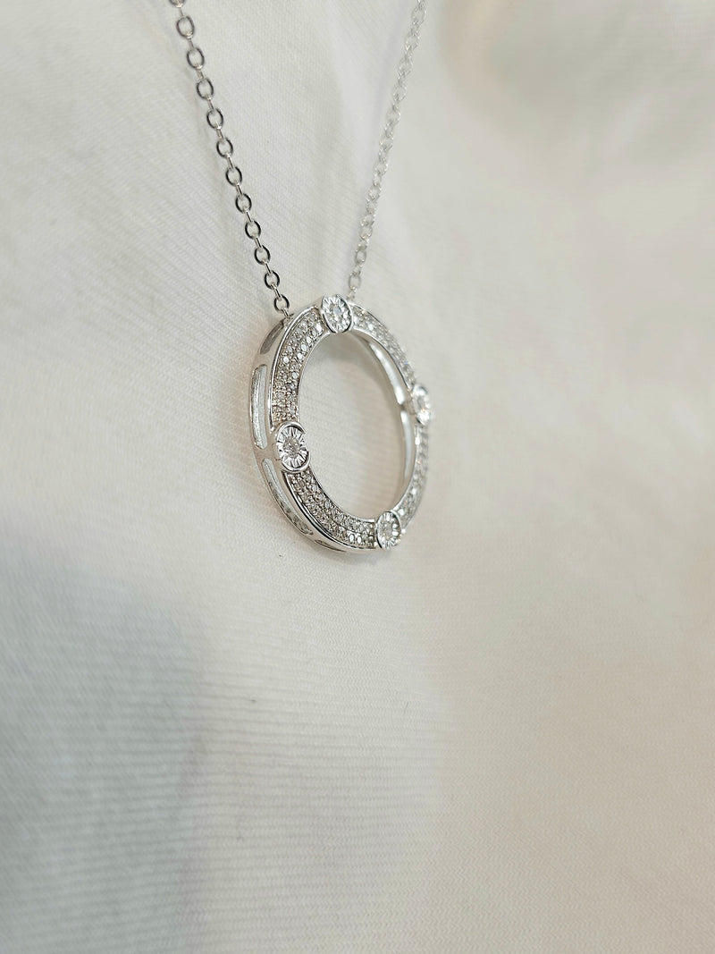 9ct White Gold Diamond circle pendant, 0.25ct total