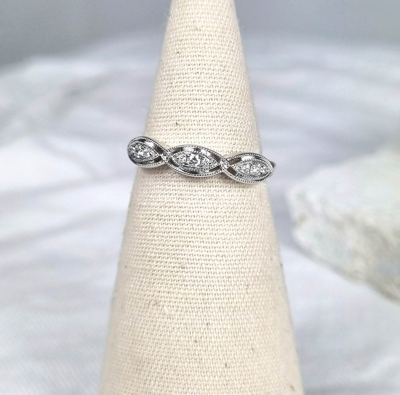 18ct White Gold Diamond dress ring, 0.10ct total
