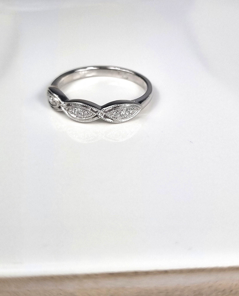 18ct White Gold Diamond dress ring, 0.10ct total