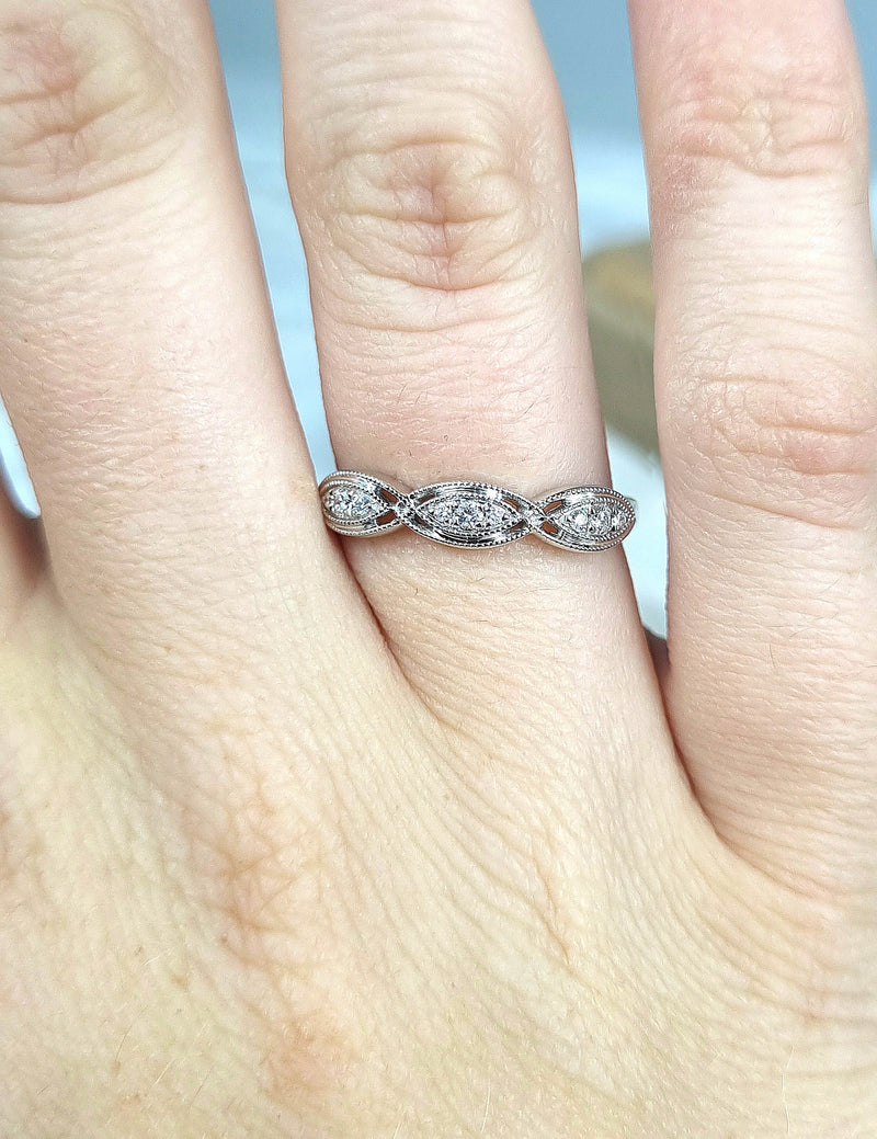 18ct White Gold Diamond dress ring, 0.10ct total
