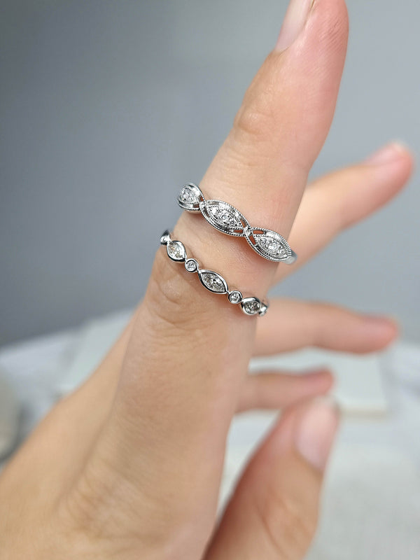 18ct White Gold Diamond dress ring, 0.10ct total