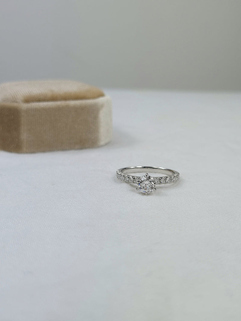 18ct White Gold Round Brillant cut Natural Diamond Engagement ring, 0.70 carat centre