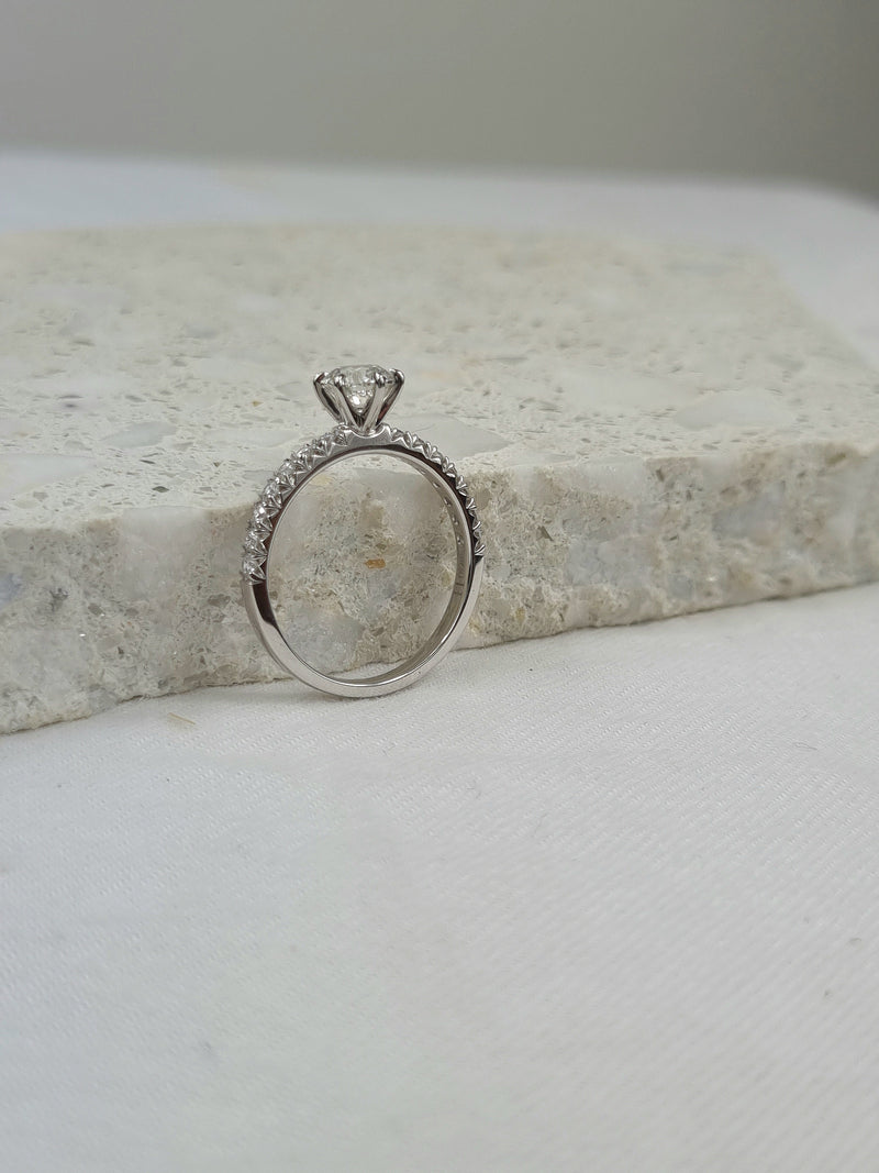 18ct White Gold Round Brillant cut Natural Diamond Engagement ring, 0.70 carat centre