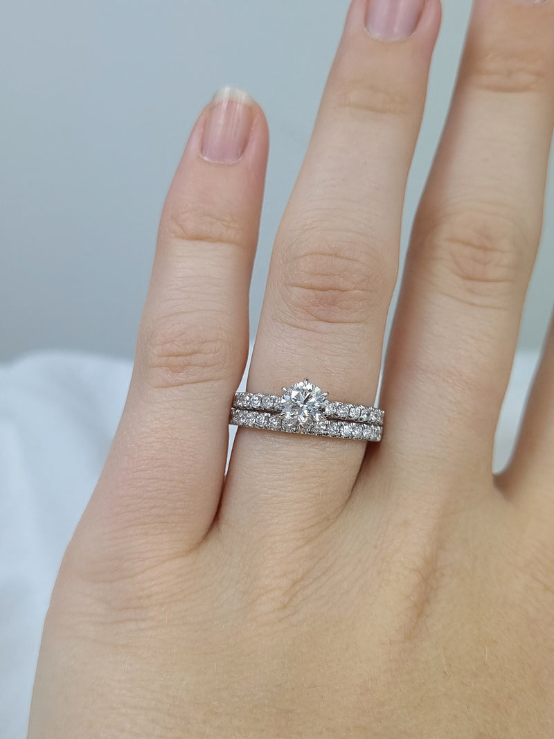 18ct White Gold Round Brillant cut Natural Diamond Engagement ring, 0.70 carat centre