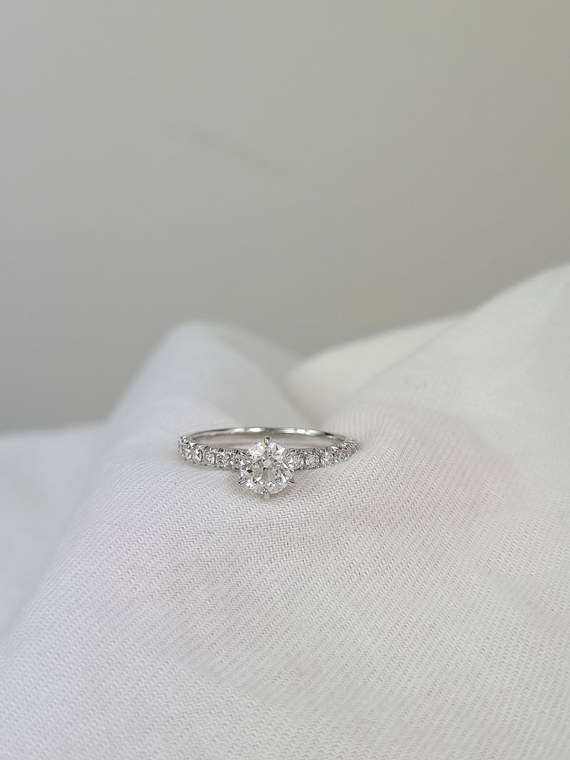 18ct White Gold Round Brillant cut Natural Diamond Engagement ring, 0.70 carat centre