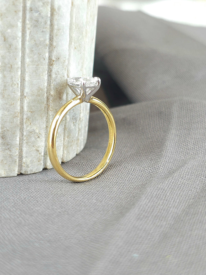 18ct Yellow and White Gold Lab-Grown Pear cut Diamond engagement ring, 1ct Centre