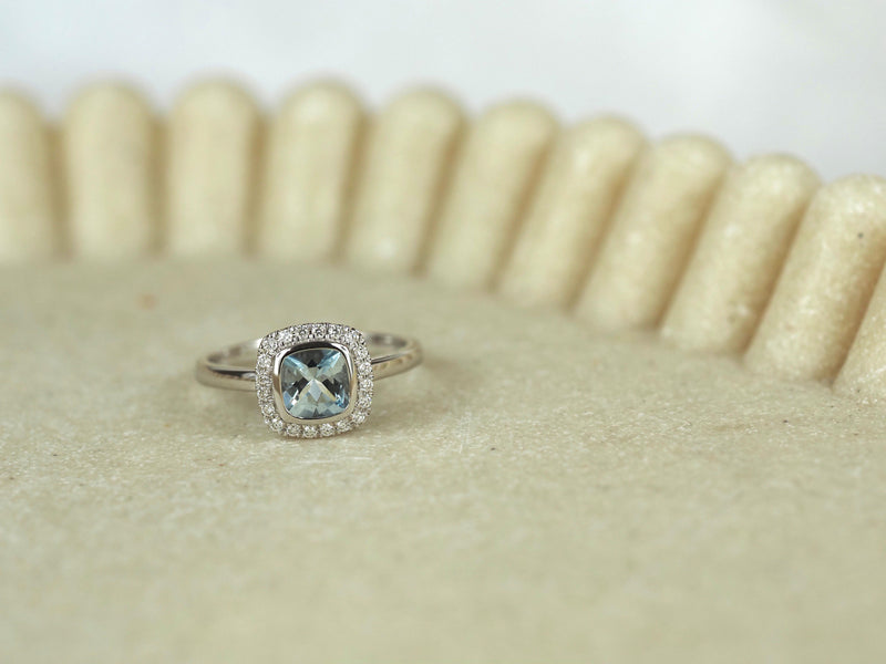 18ct White Gold Aquamarine and Diamond Ring, 6mm Centre