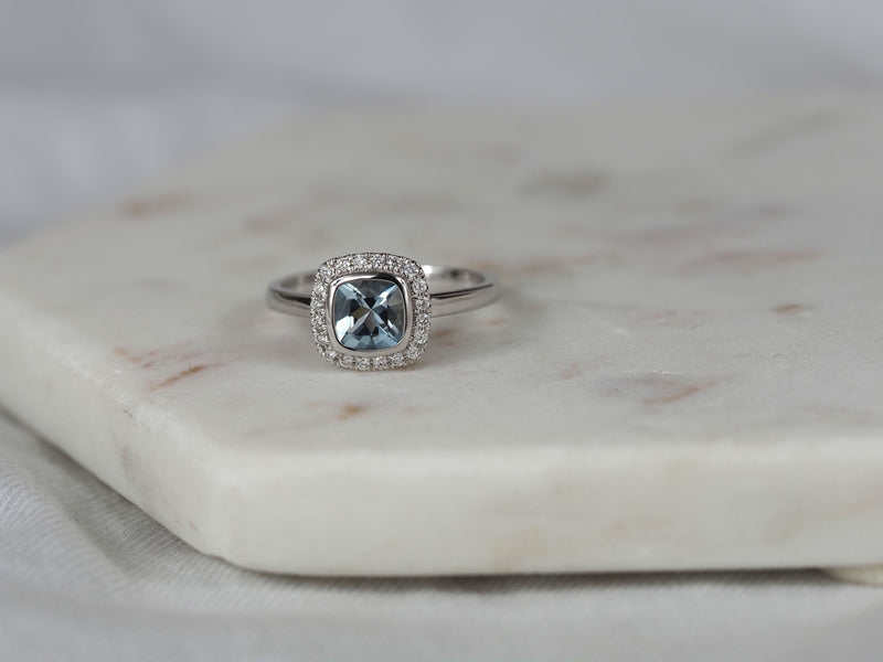 18ct White Gold Aquamarine and Diamond Ring, 6mm Centre