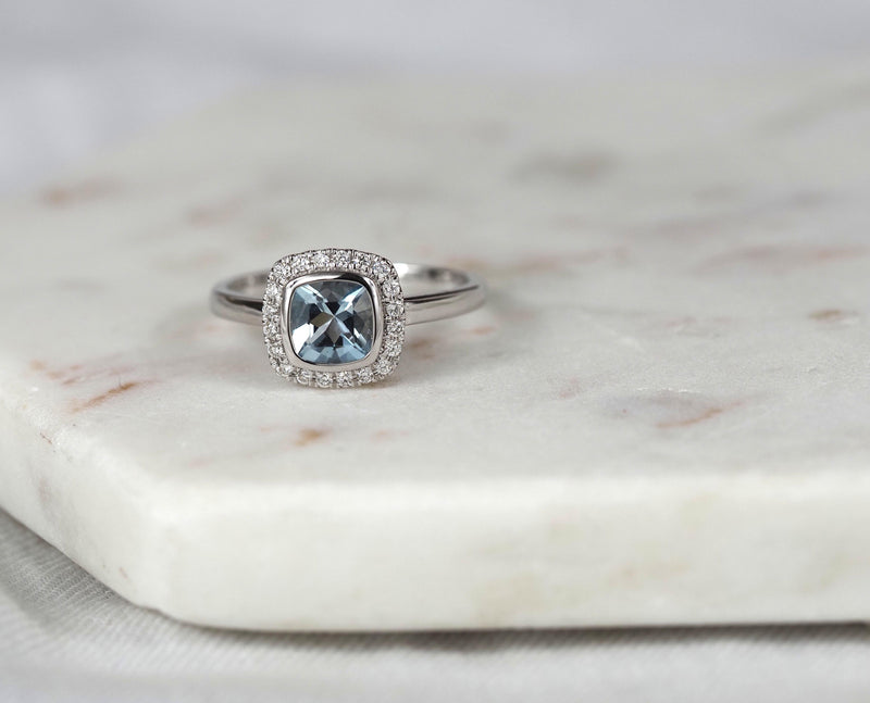 18ct White Gold Aquamarine and Diamond Ring, 6mm Centre