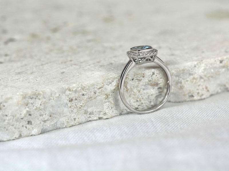 18ct White Gold Aquamarine and Diamond Ring, 6mm Centre