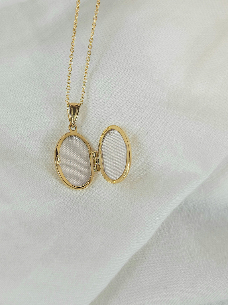 9ct Yellow Gold Fancy Detailed Oval Locket