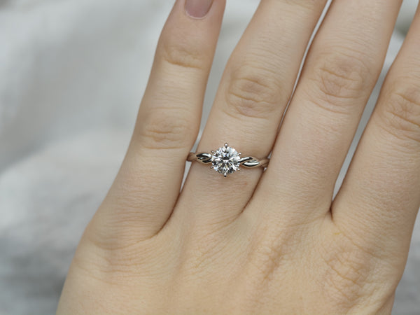 14ct White Gold Lab-Grown Round Brilliant Cut Diamond Ring, 1ct Centre