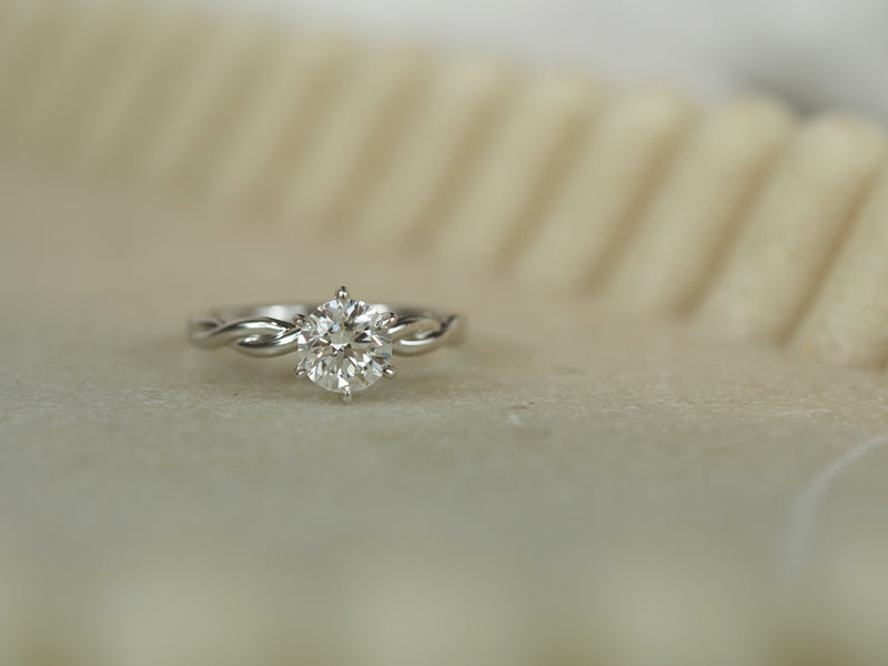 14ct White Gold Lab-Grown Round Brilliant Cut Diamond Ring, 1ct Centre