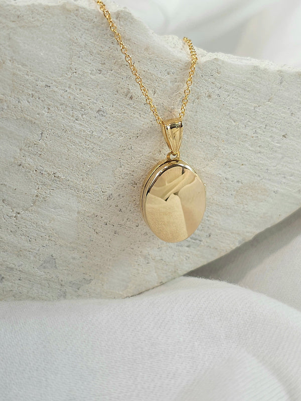 9ct Yellow Gold Oval plain Locket