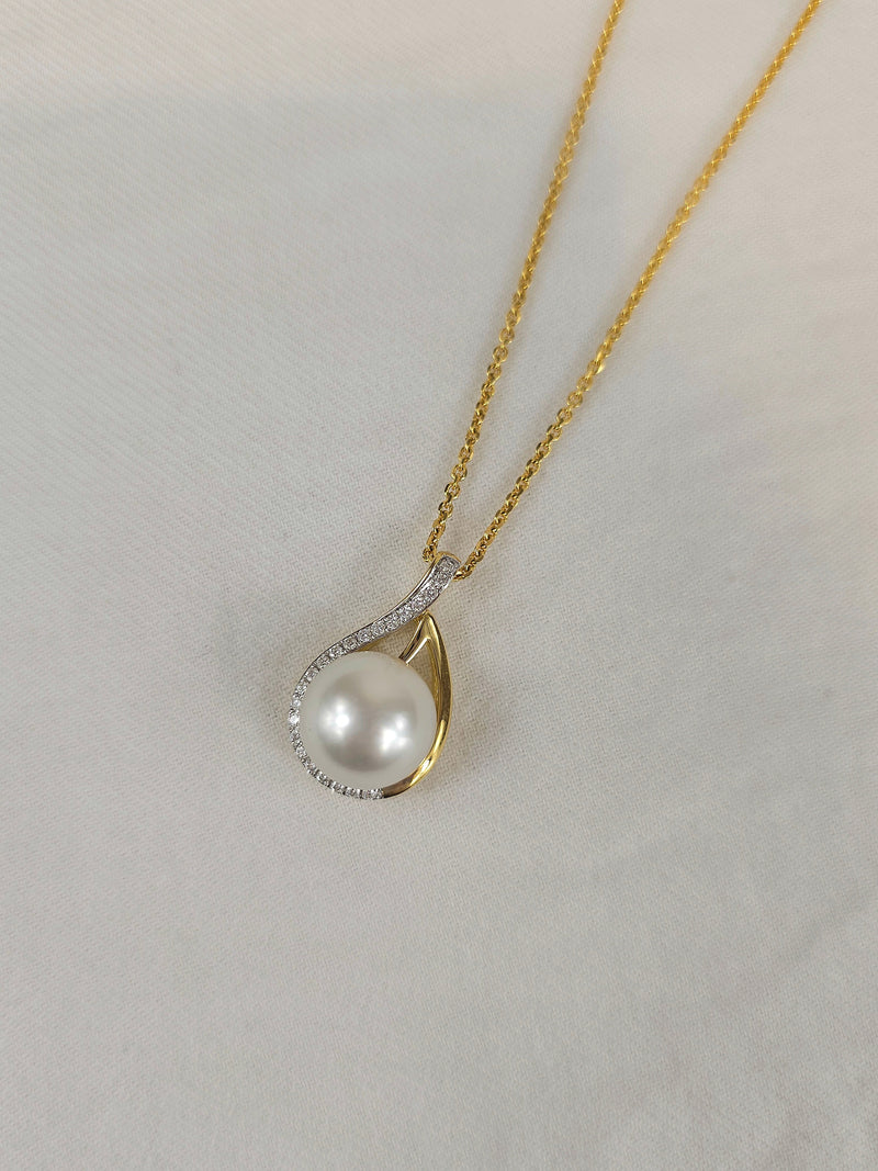 18ct Yellow and White Gold South Sea Pearl and Diamond pendant