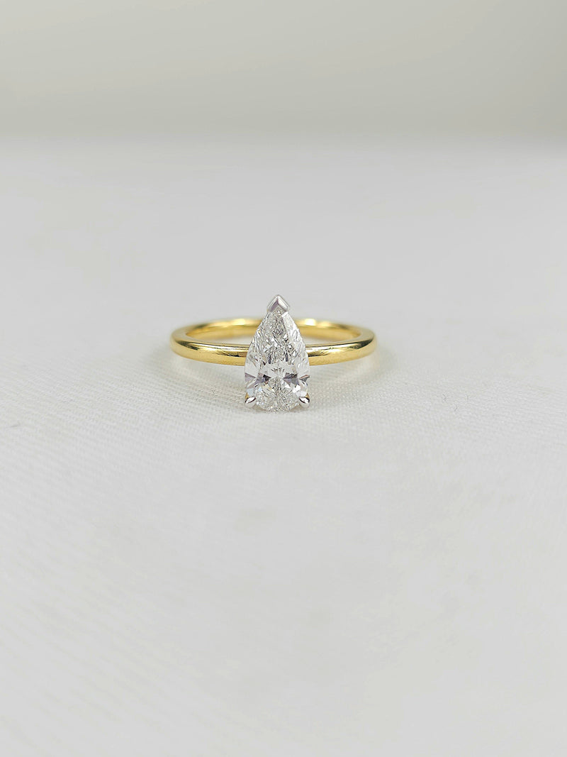 18ct Yellow and White gold Vero Lab-Grown Pear Diamond ring, 1ct centre