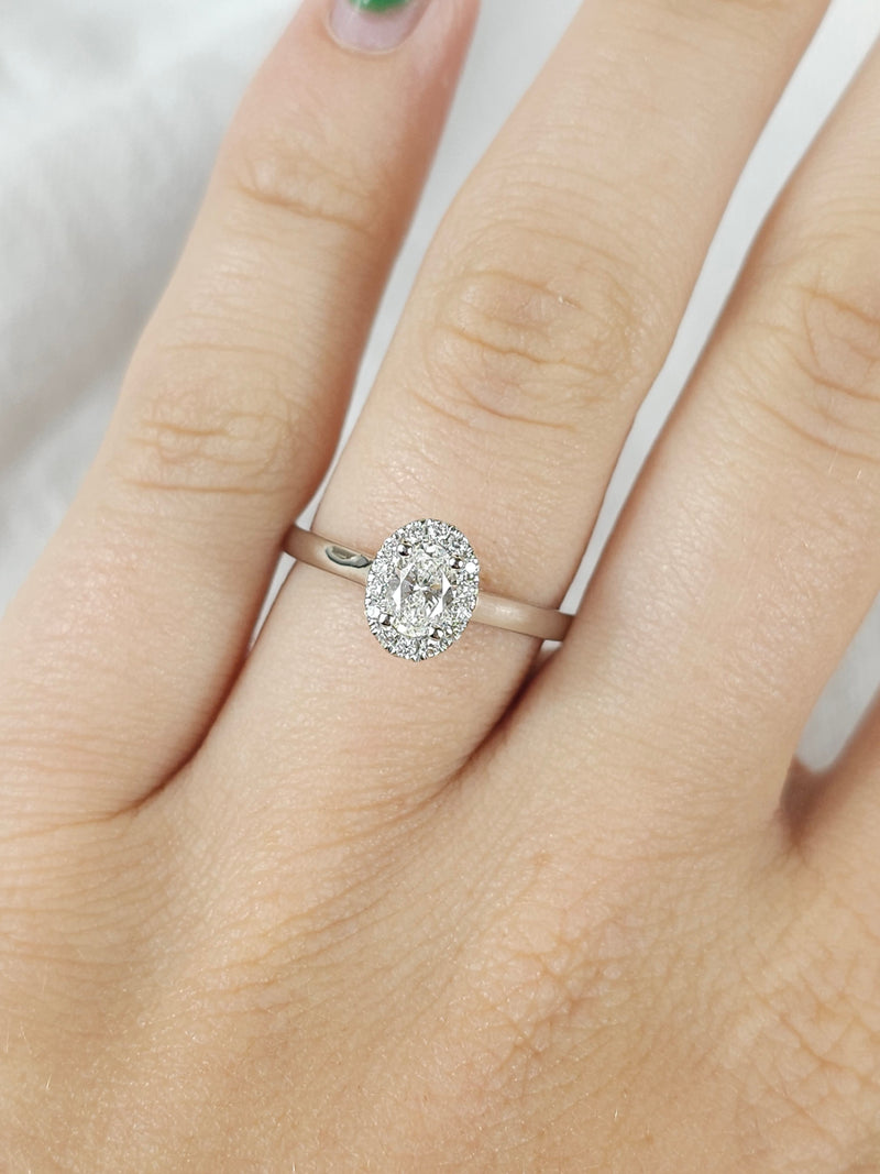 18ct White Gold Oval Cut Diamond ring, 0.40ct centre